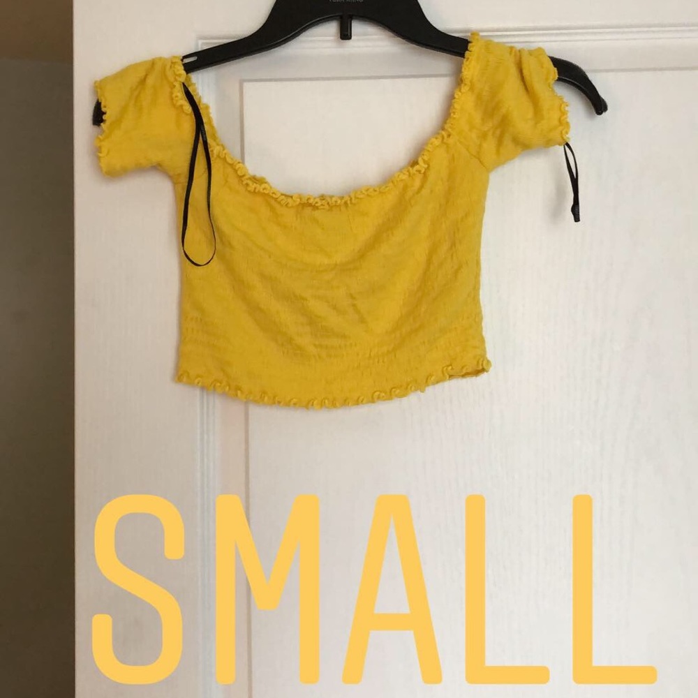 FOREVER 21 yellow off the should crop top